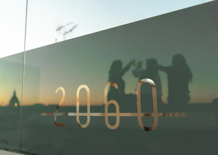 2060 The NewtonHostel