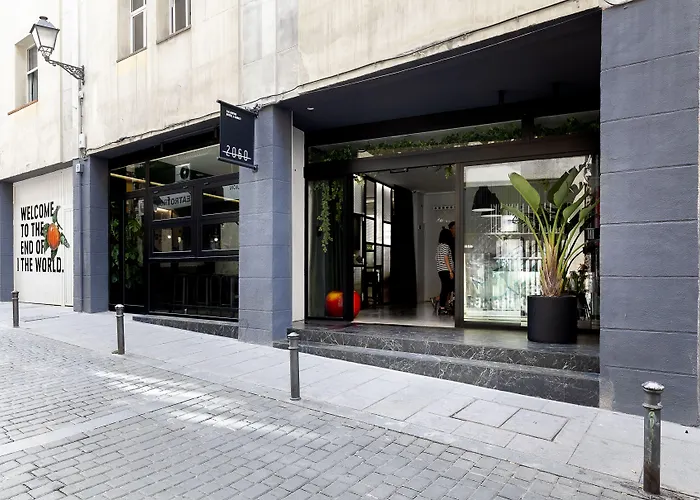 2060 The NewtonHostel